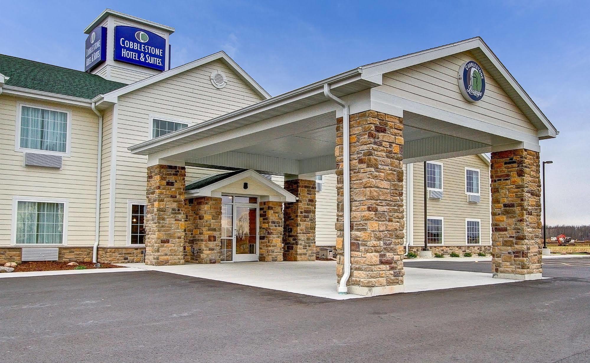 Cobblestone Hotel & Suites Pulaski/Green Bay Exterior foto