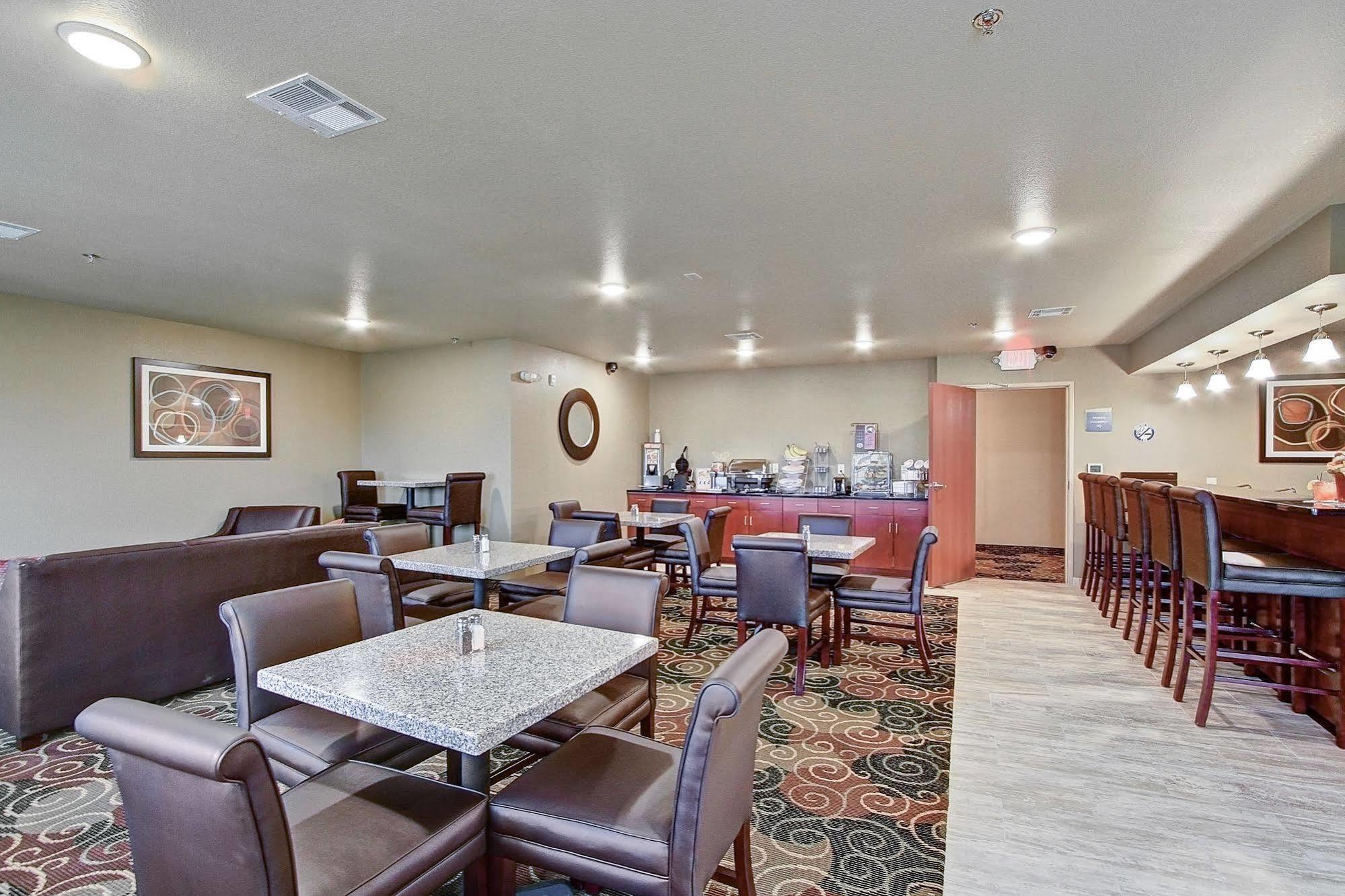 Cobblestone Hotel & Suites Pulaski/Green Bay Exterior foto