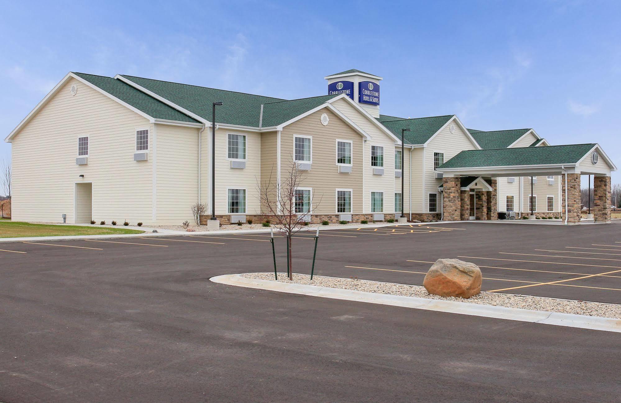 Cobblestone Hotel & Suites Pulaski/Green Bay Exterior foto
