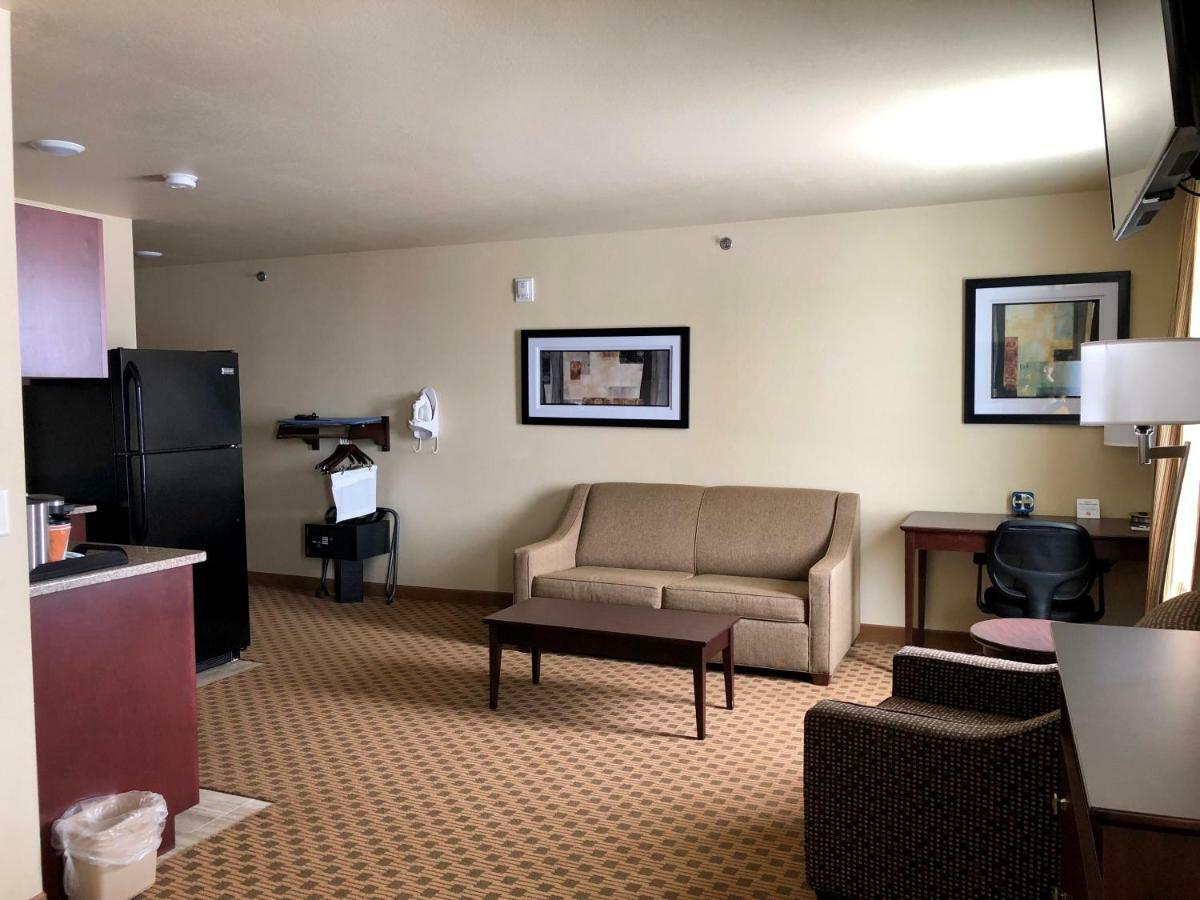 Cobblestone Hotel & Suites Pulaski/Green Bay Exterior foto